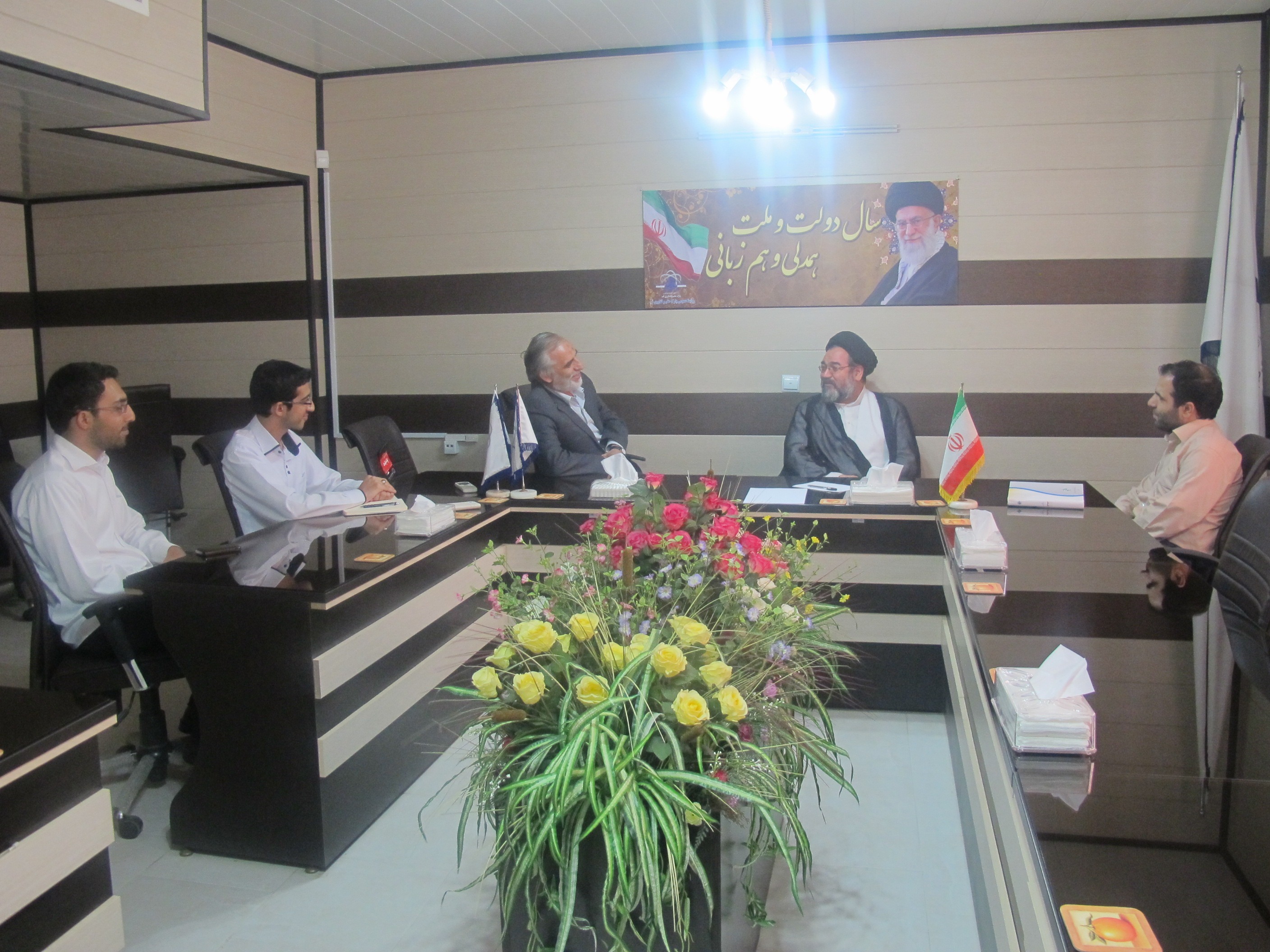 نشست صمیمی مسئولین صندوق با حجت الاسلام  موسویان، عضو شورای فقهی بانک مرکزی